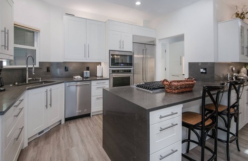 Edwards House | New! Arrowhead Estate | 2 Master Suites | Shuttle | Pool & Hot Tub Access