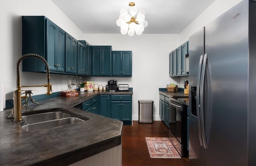 Apache Shores House | New Austin Luxe Retreat with Heated Pool+Arcade+Theater+Fire Pit
