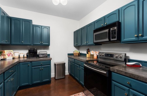 Apache Shores House | New Austin Luxe Retreat with Heated Pool+Arcade+Theater+Fire Pit