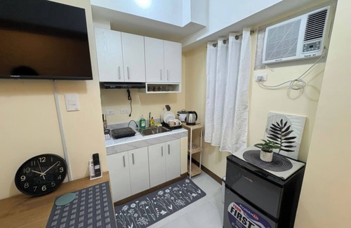 Barangay 32 Apartment | New Bachelor's Pad across Ateneo Uni with free fast Wi-fi, AC room, hot shower