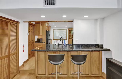 Hollywood House | NEW-Basket/Pickleball Court! Heated Pool-Mini Golf