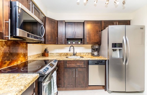 Galt Mile Condo | NEW Beach and Ocean Front Condo 3BR with Pool and Tiki Bar. Sleep 12