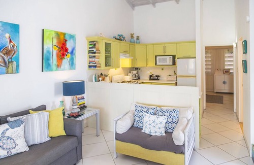 Marina Bay Apartment | *New* Beach front newly renovated condo