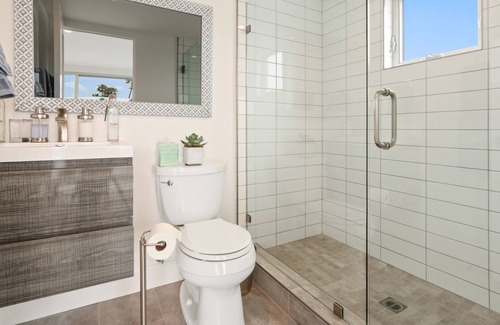 West Newport House | New Beach Home AC-Rooftp-100 Stps Beach-2 Blk Surf