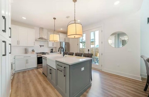 Ono Island House | New Beach Home Pickle Ball Foosball Arcade Marina Pool Sleeps 12