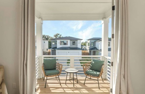 Ono Island House | New Beach Home Pickle Ball Foosball Arcade Marina Pool Sleeps 12