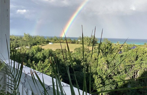 Governor's Harbour House | New Beach House, Amazing Views, Pink Sand Beach, Walk to Bistro/Pool Bar