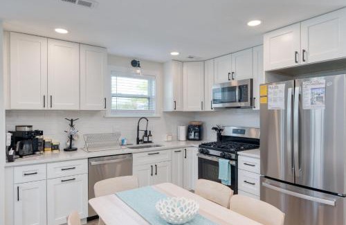 North End House | New Beach House with Game Room