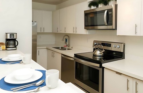 La Gorce Apartment | NEW BEACHFRONT 2 bedroom CONDO-HOTEL with parking and direct beach access