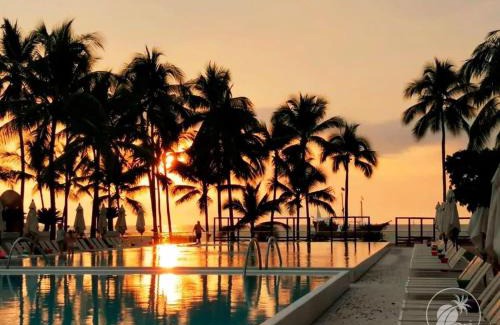 North Hotel Zone House | NEW Beachfront Pool Games 3 Hot Tubs Gym Spa