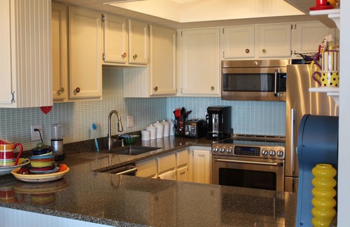 Whatcom County House | New! Beachfront Townhome with Outdoor Pool