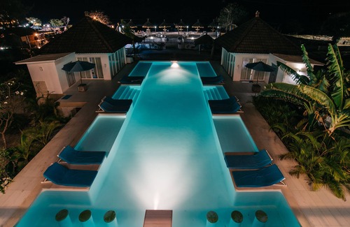 Gili Trawangan Villa | New beachfront villa in Gili Trawangan: 7-9 bedrooms - pool -