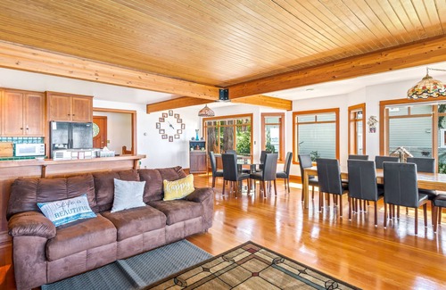 Snohomish County Cottage | NEW: Beautiful Bungalow on Warm Beach Puget Sound