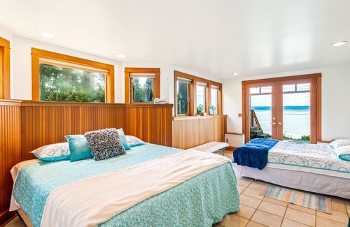 Snohomish County Cottage | NEW: Beautiful Bungalow on Warm Beach Puget Sound