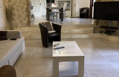 Sauveterre Villa | New ! beautiful house, near Avignon, private pool and jacuzzi