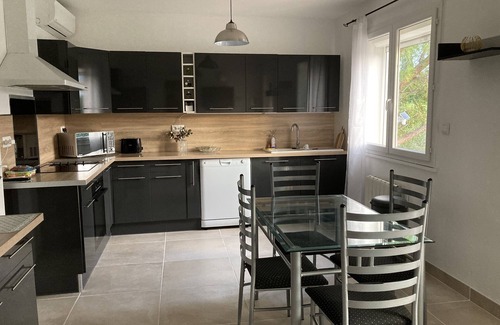 Sauveterre Villa | New ! beautiful house, near Avignon, private pool and jacuzzi