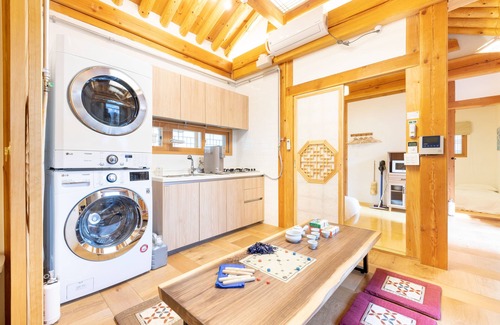 Cheongunhyoja-dong House | NEW Beautiful Korean HANOK by the Palace 5BR+4BTH