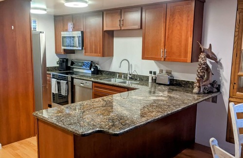 Marina del Rey Condo | New! Beautiful Marina Views, Pool/hot tub/gym