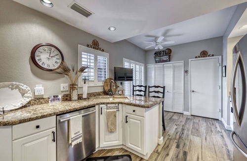 Central Scottsdale House | NEW! BEAUTIFUL SCOTTSDALE on the WATER!