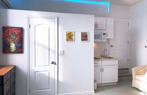 Queens Apartment | New! Beautiful Studio! Main St! Parking!