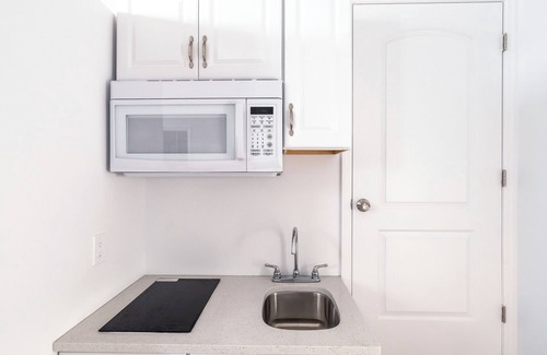 Queens Apartment | New! Beautiful Studio! Main St! Parking!