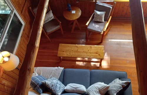 Omena House | New! Beautiful Sunset Views from this wonderful log home with Kayak, Firepit