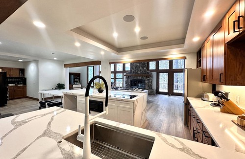 Avon Ski Chalet | New! Beaver Creek, Holden Road Location & Ski-in!