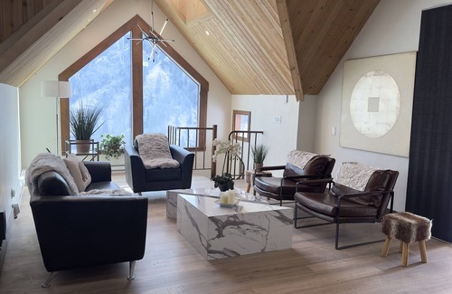 Avon Ski Chalet | New! Beaver Creek, Holden Road Location & Ski-in!