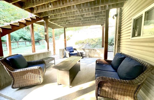 Rogers House | NEW | Beaver Lake Retreat with Hot Tub | Rogers