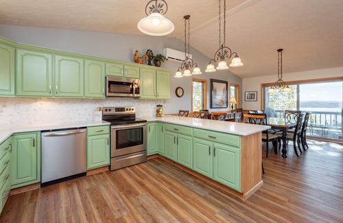 McHenry House | New! Bella Vista: Lake Access, Hot Tub, Lake Views, Fireplace!