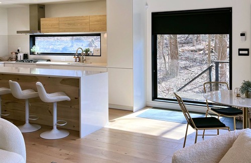 Linden Cabin | *NEW* Black Luxe A-Frame w/ Spa, Gameroom, Movie
