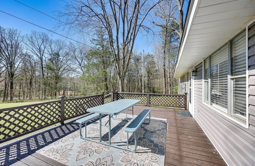 New Blaine House | New Blaine Getaway - Walk to Lake Dardanelle!