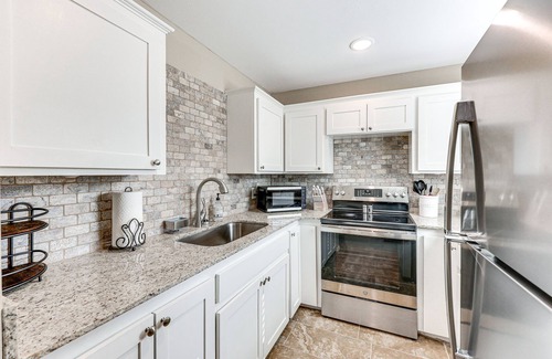 New Blaine Apartment | New Blaine Studio - Walk to Lake Dardanelle!