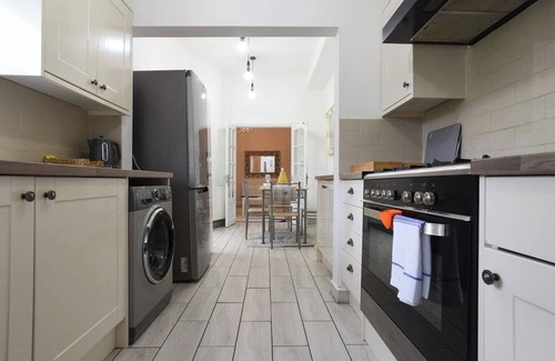 Portsmouth Apartment | NEW! Bloomfield Haven | 2 BR w/Garden