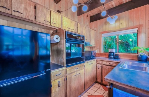 Port Angeles House | NEW-"Blue Haven" Iconic Lakefront 4 Season Retreat