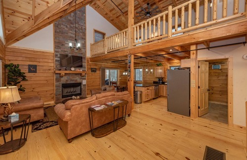 Mountainside House | New! Blue Mountain Cabin, Lake Area, Dogs Welcome, Fireplace!