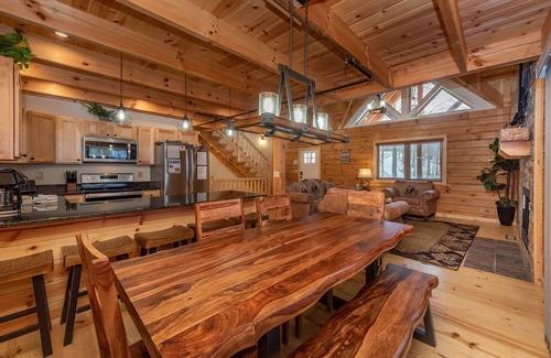 Mountainside House | New! Blue Mountain Cabin, Lake Area, Dogs Welcome, Fireplace!