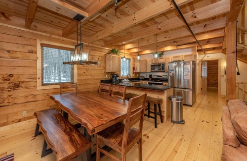 Mountainside House | New! Blue Mountain Cabin, Lake Area, Dogs Welcome, Fireplace!