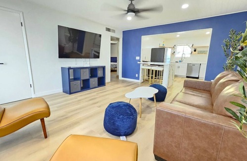 Camelback East Apartment | New! Blue&Pink|Pool|CentralPHX