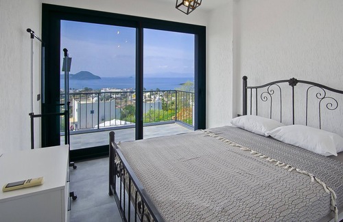 Turgutreis Villa | New Bodrum Spacious Modern Villa Private Pool , Wifi,bbq, Panoramic Views
