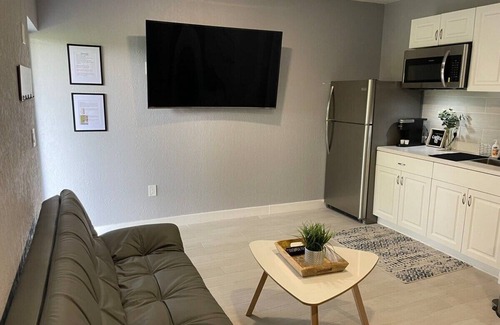 Dania Beach House | New! Boutique Studio Close to Beach & Casino DB4