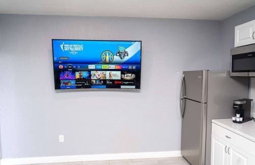 Dania Beach House | New! Boutique Studio Close to Beach & Casino DB4