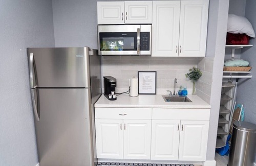 Dania Beach House | New! Boutique Studio Close to Beach & Casino DB4