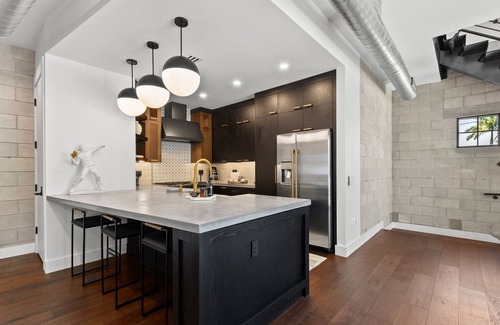 Hyde Park House | NEW! Breathtaking Home In Hyde Park w/Pvt Balcony