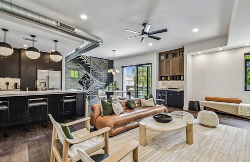 Hyde Park House | NEW! Breathtaking Home In Hyde Park w/Pvt Balcony