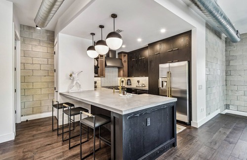 Hyde Park House | NEW! Breathtaking Home In Hyde Park w/Pvt Balcony