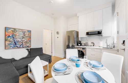 Burnaby House | New Bright Modern Guest Suite in Vancouver