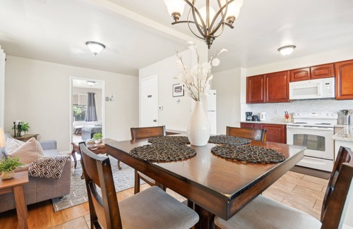 Brighton House | NEW! Brighton Guesthouse (Walk to Metro)