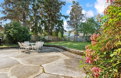 Brighton House | NEW! Brighton Guesthouse (Walk to Metro)