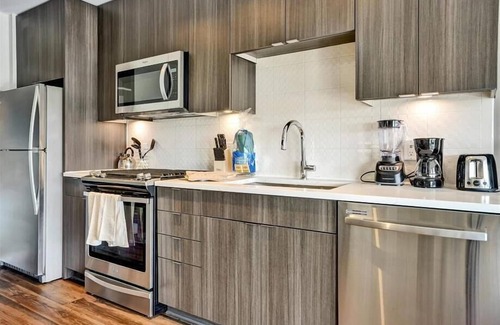 Garden Hills Apartment | New Buckhead 2BR | near Subway&Transits | HJ Airport